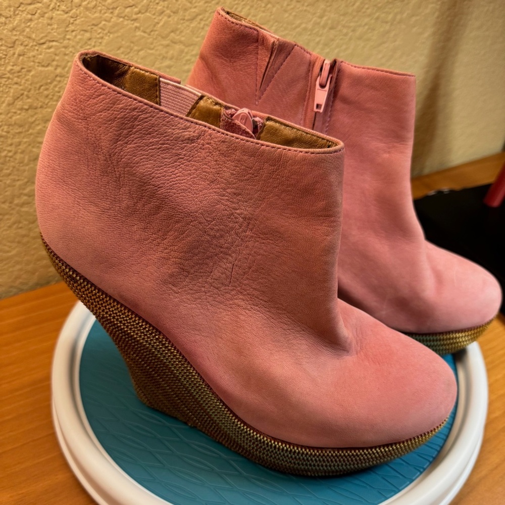 Pink suede (leather) wedge heels